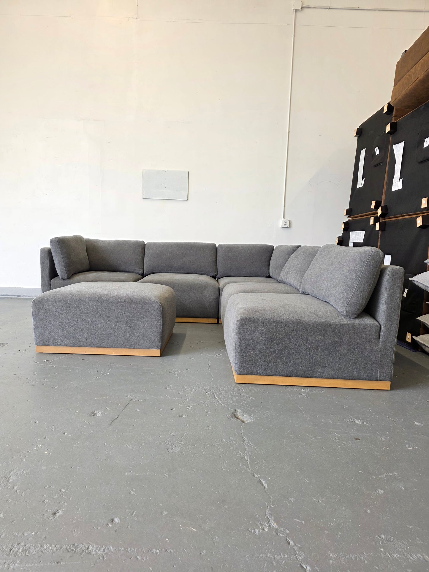 Henredon Murphy Fabric Modular Sectional with Ottoman