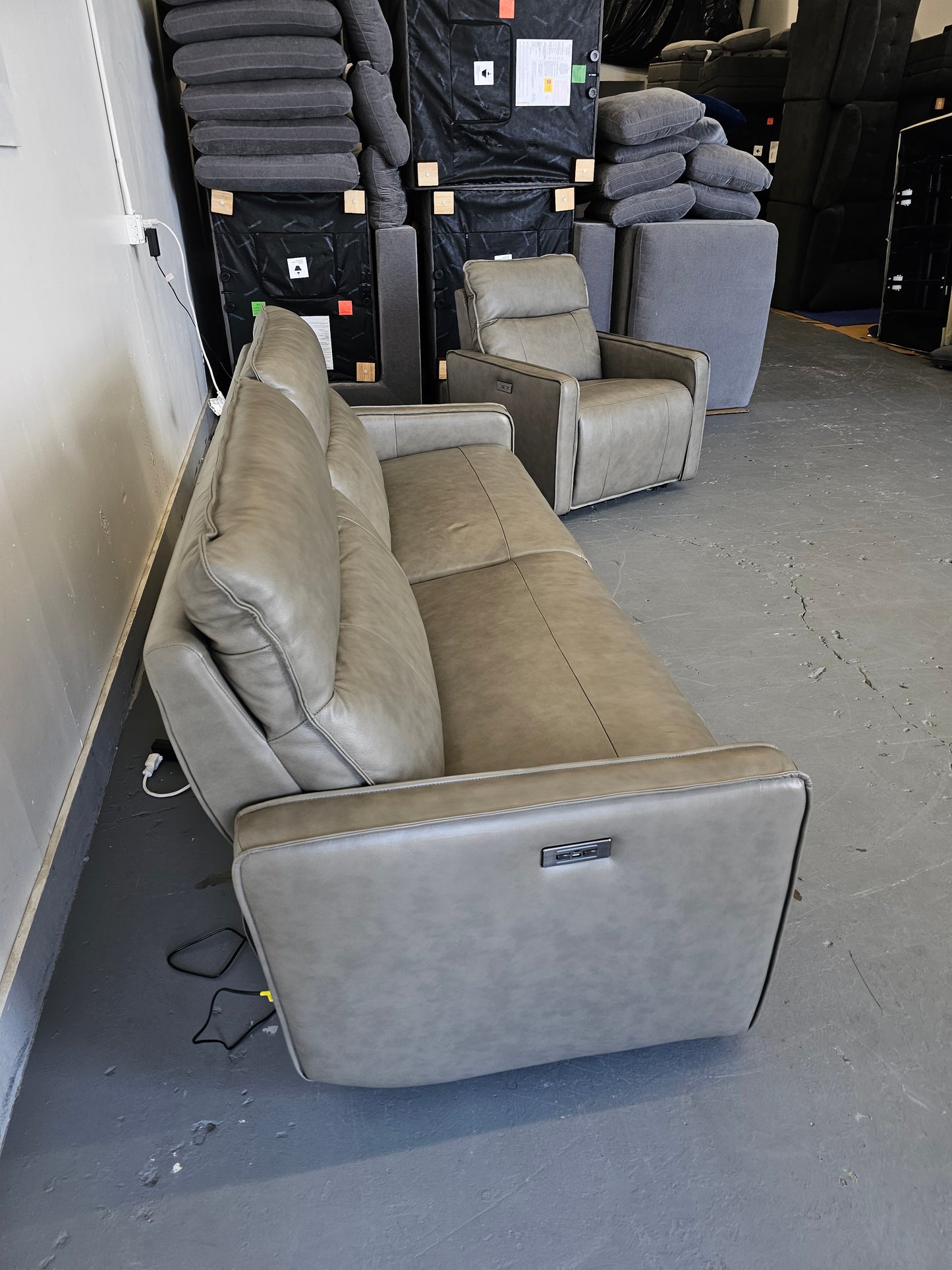 Henredon Keira Leather Zero-gravity Reclining Sofa