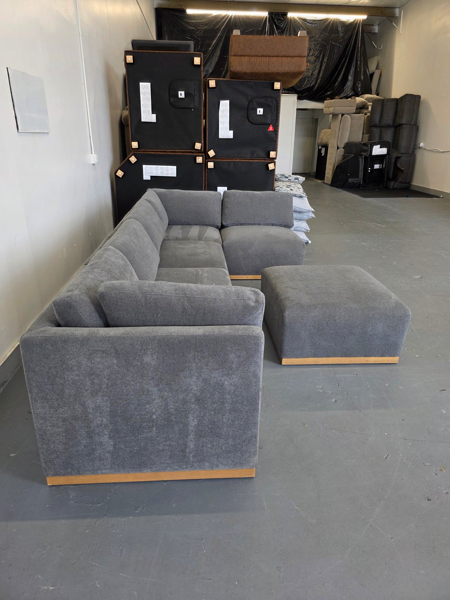 Henredon Murphy Fabric Modular Sectional with Ottoman