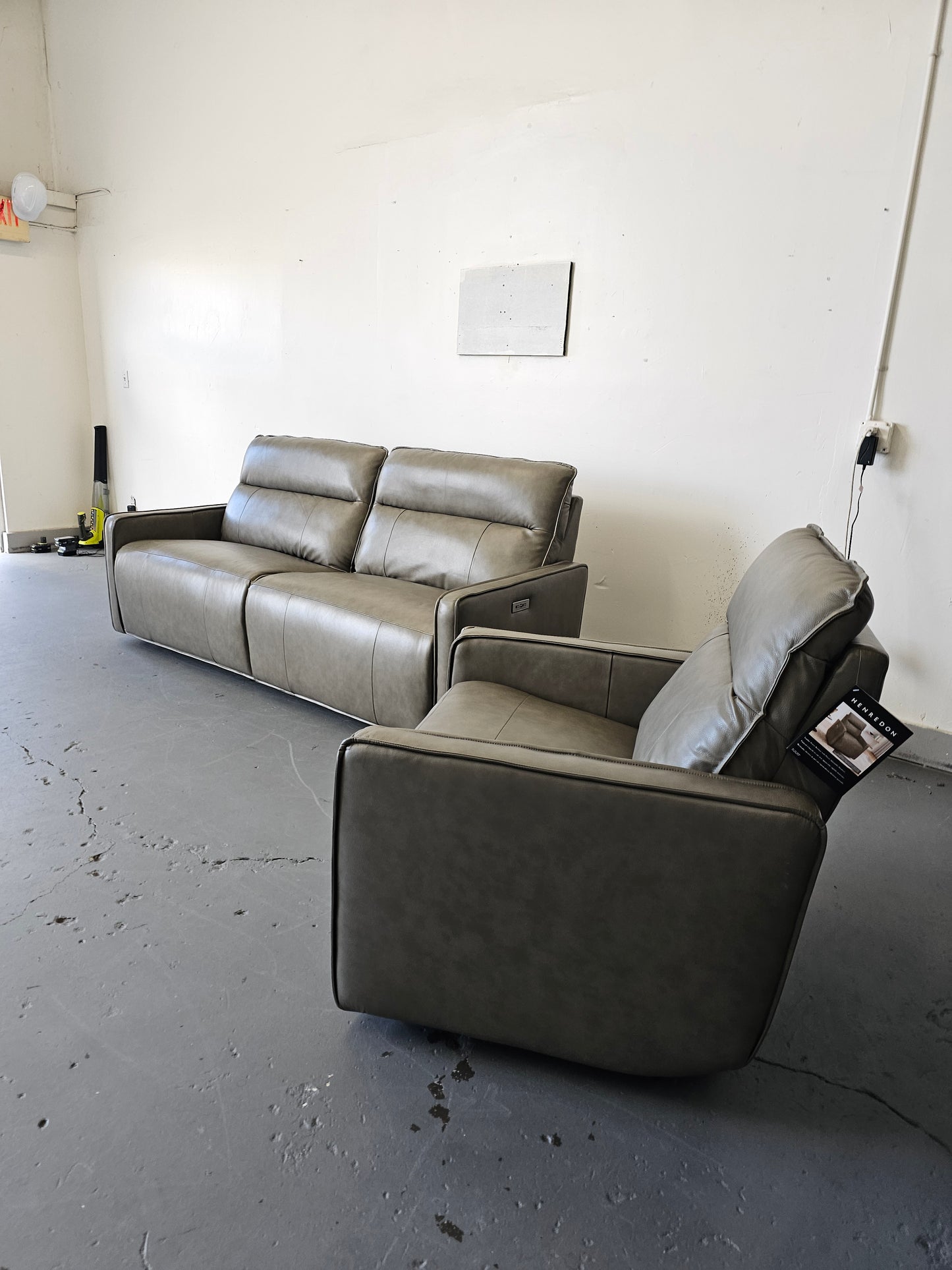Henredon Keira Leather Zero-gravity Reclining Sofa