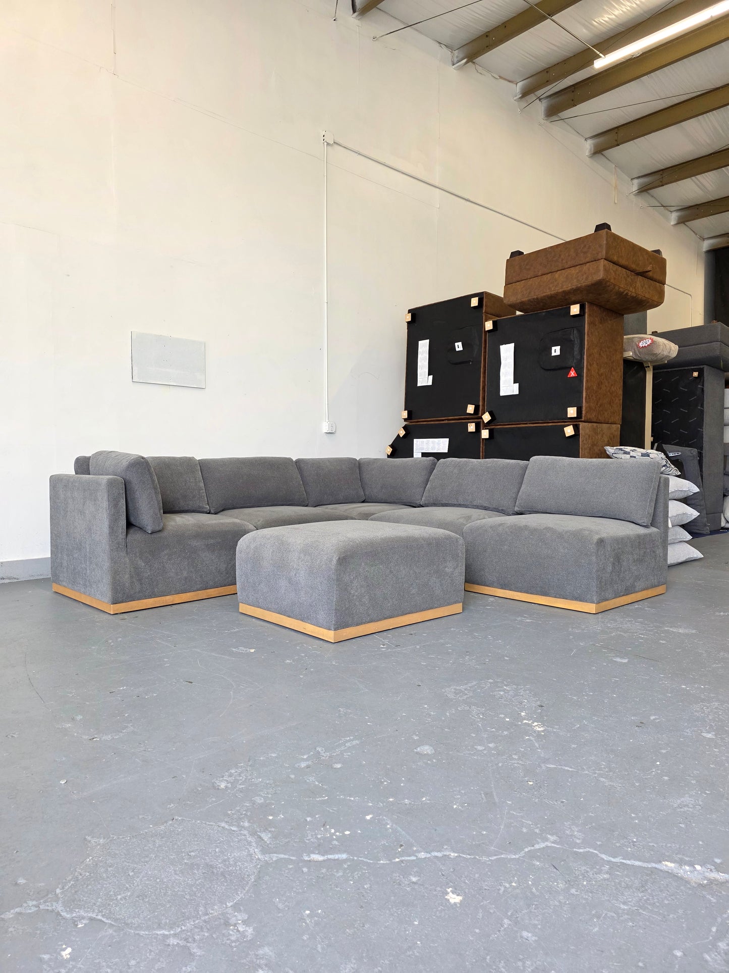 Henredon Murphy Fabric Modular Sectional with Ottoman