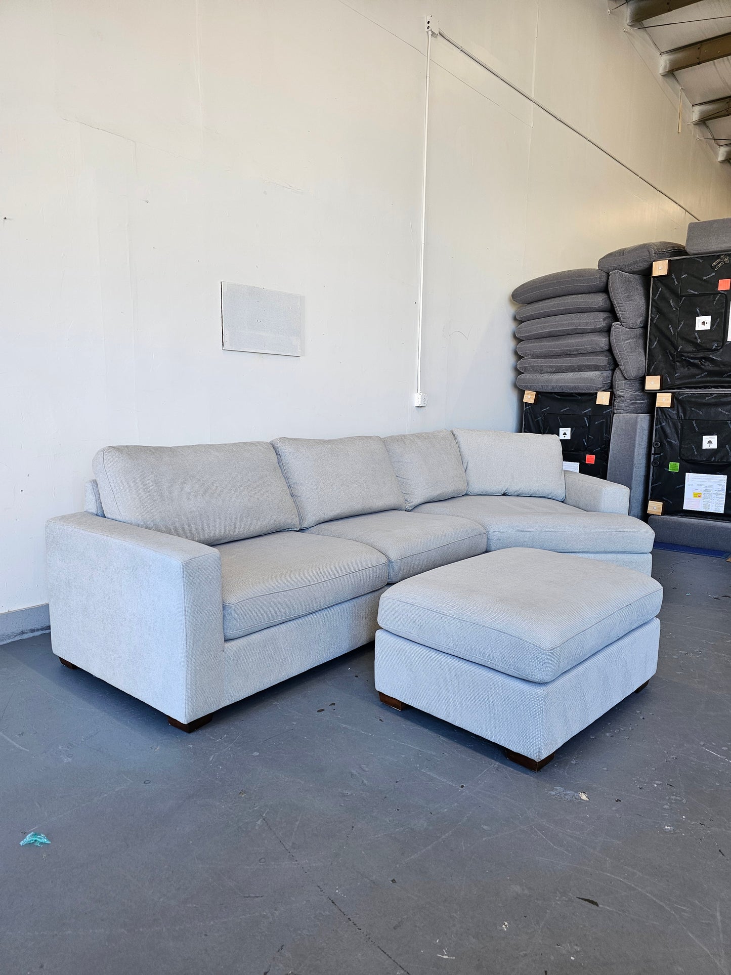 Thomasville Ezra Fabric Sectional with Ottoman