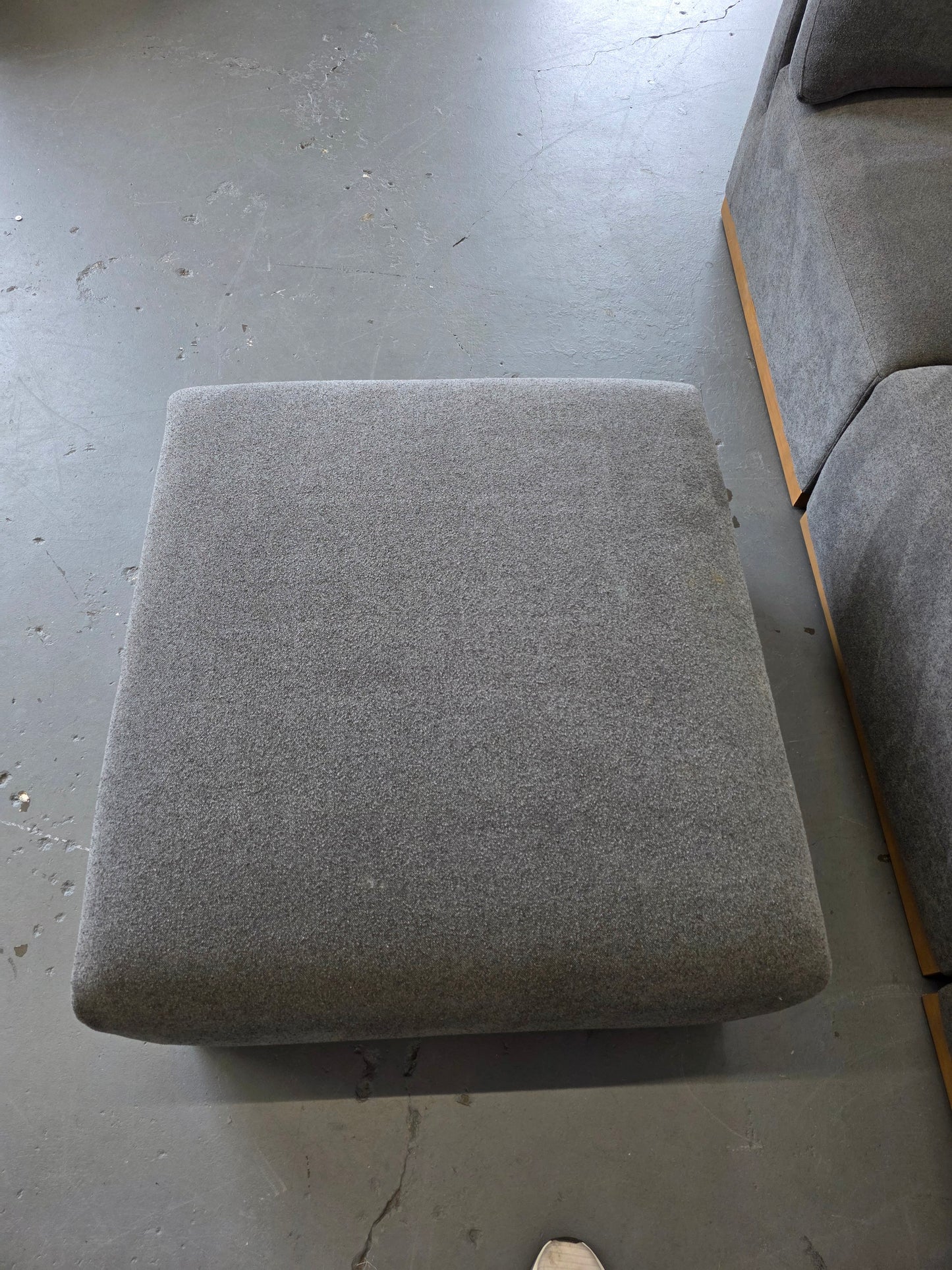 Henredon Murphy Fabric Modular Sectional with Ottoman