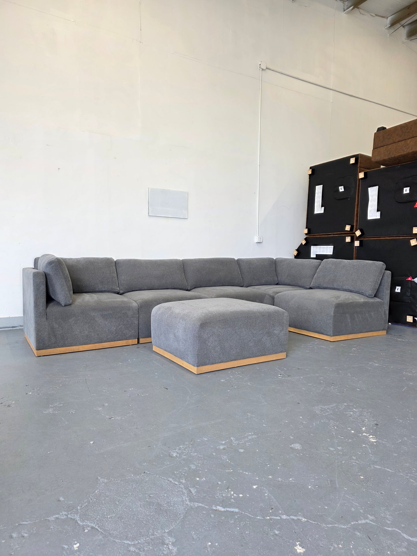 Henredon Murphy Fabric Modular Sectional with Ottoman