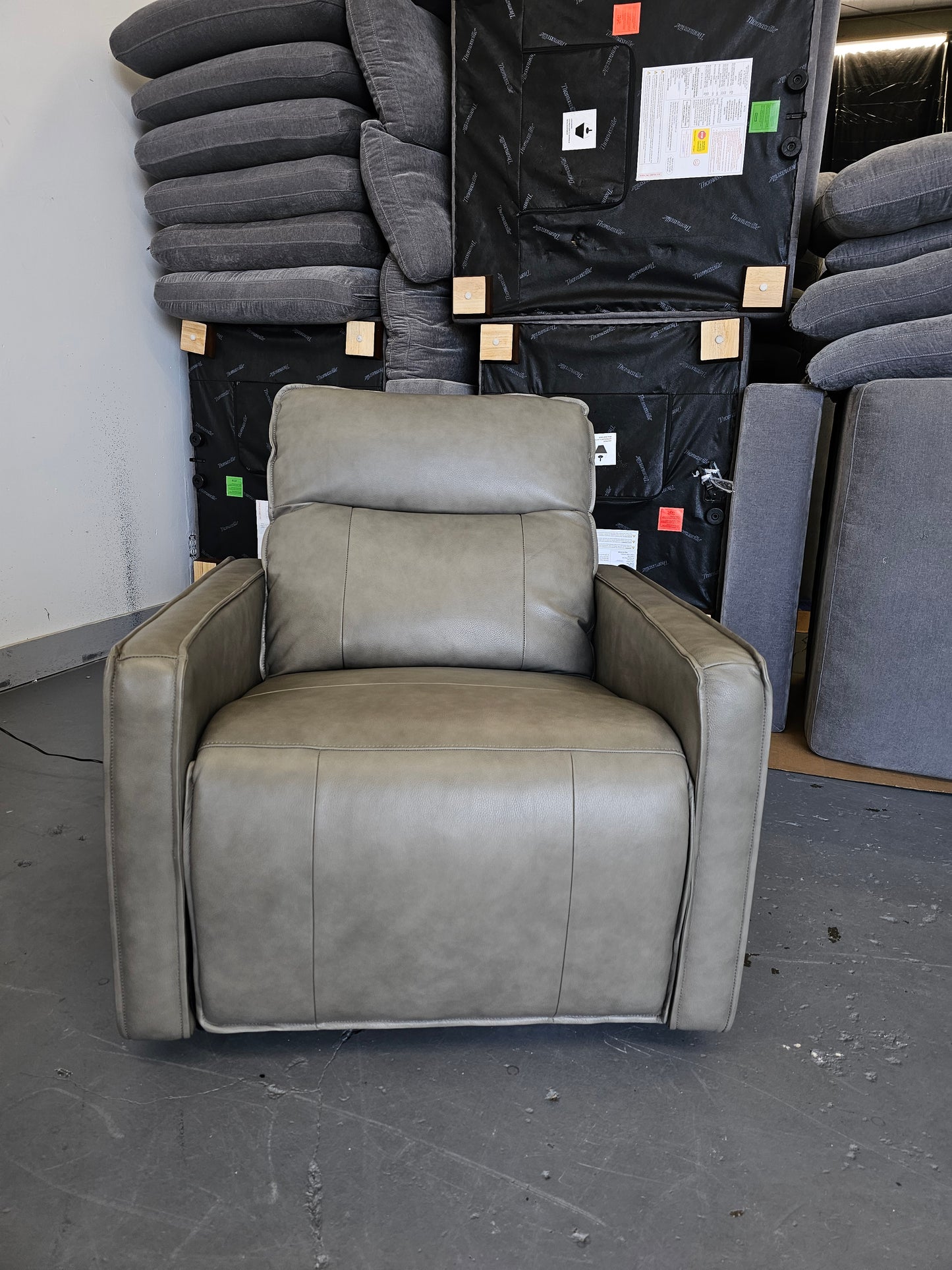 Henredon Keira Leather Zero-gravity Reclining Sofa