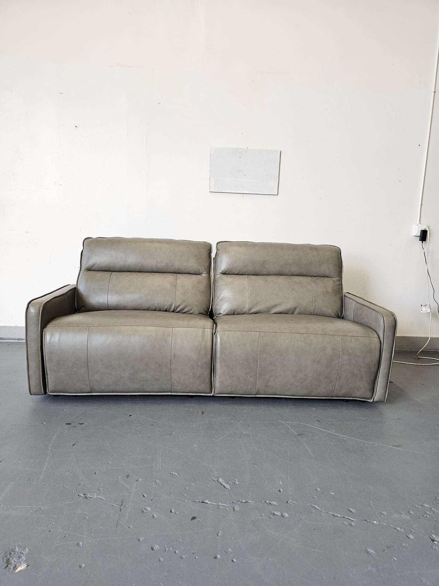 Henredon Keira Leather Zero-gravity Reclining Sofa