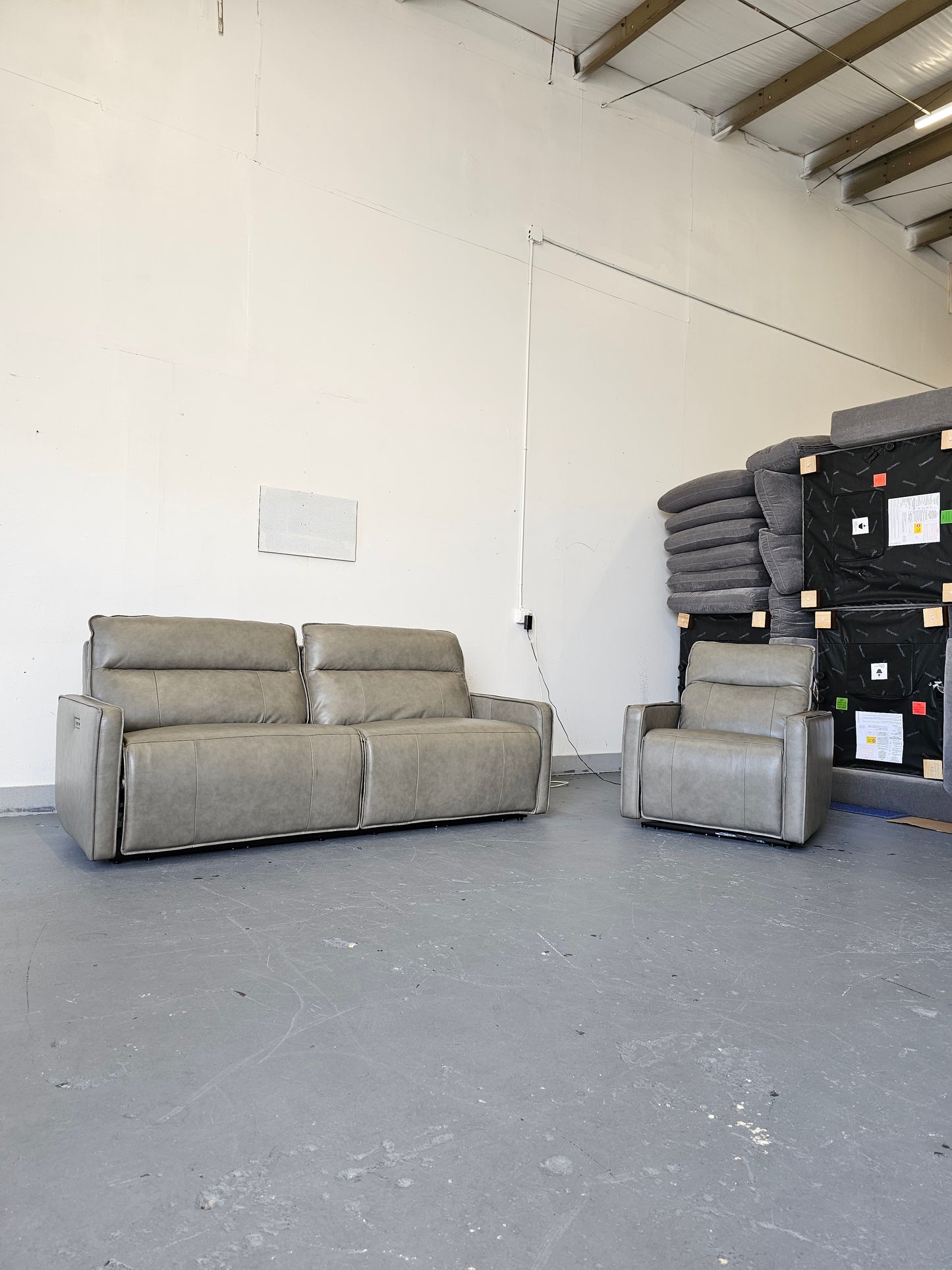 Henredon Keira Leather Zero-gravity Reclining Sofa