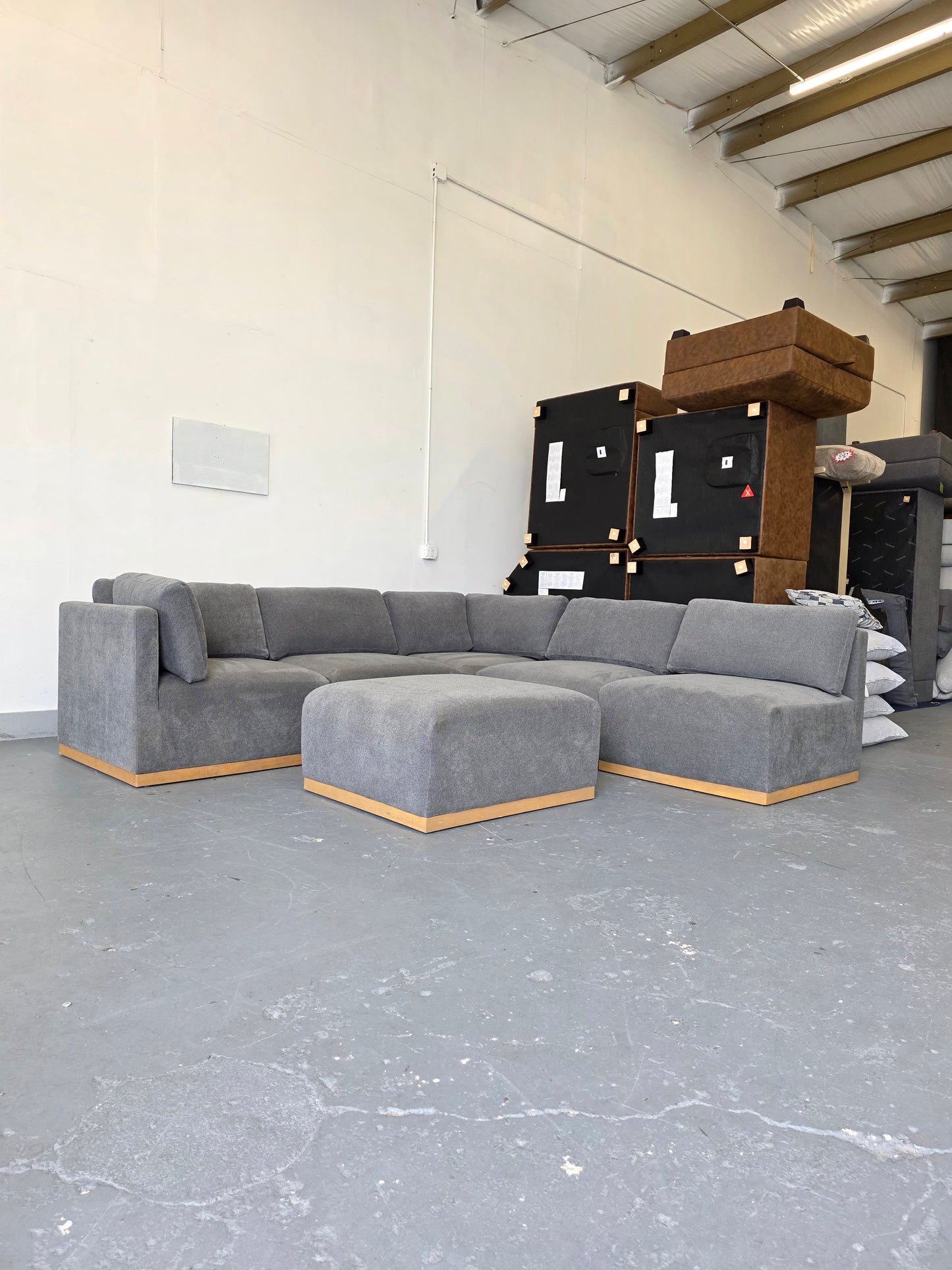 Henredon Murphy Fabric Modular Sectional with Ottoman