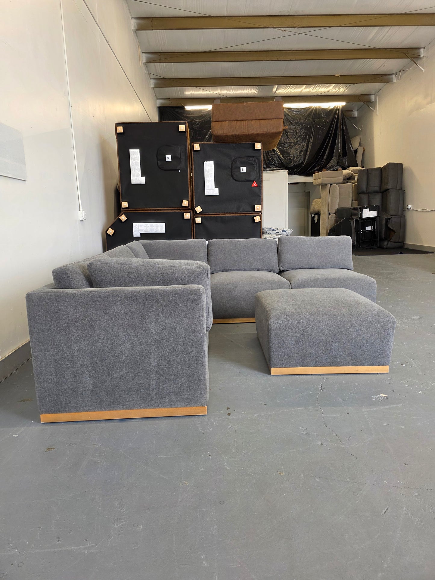 Henredon Murphy Fabric Modular Sectional with Ottoman