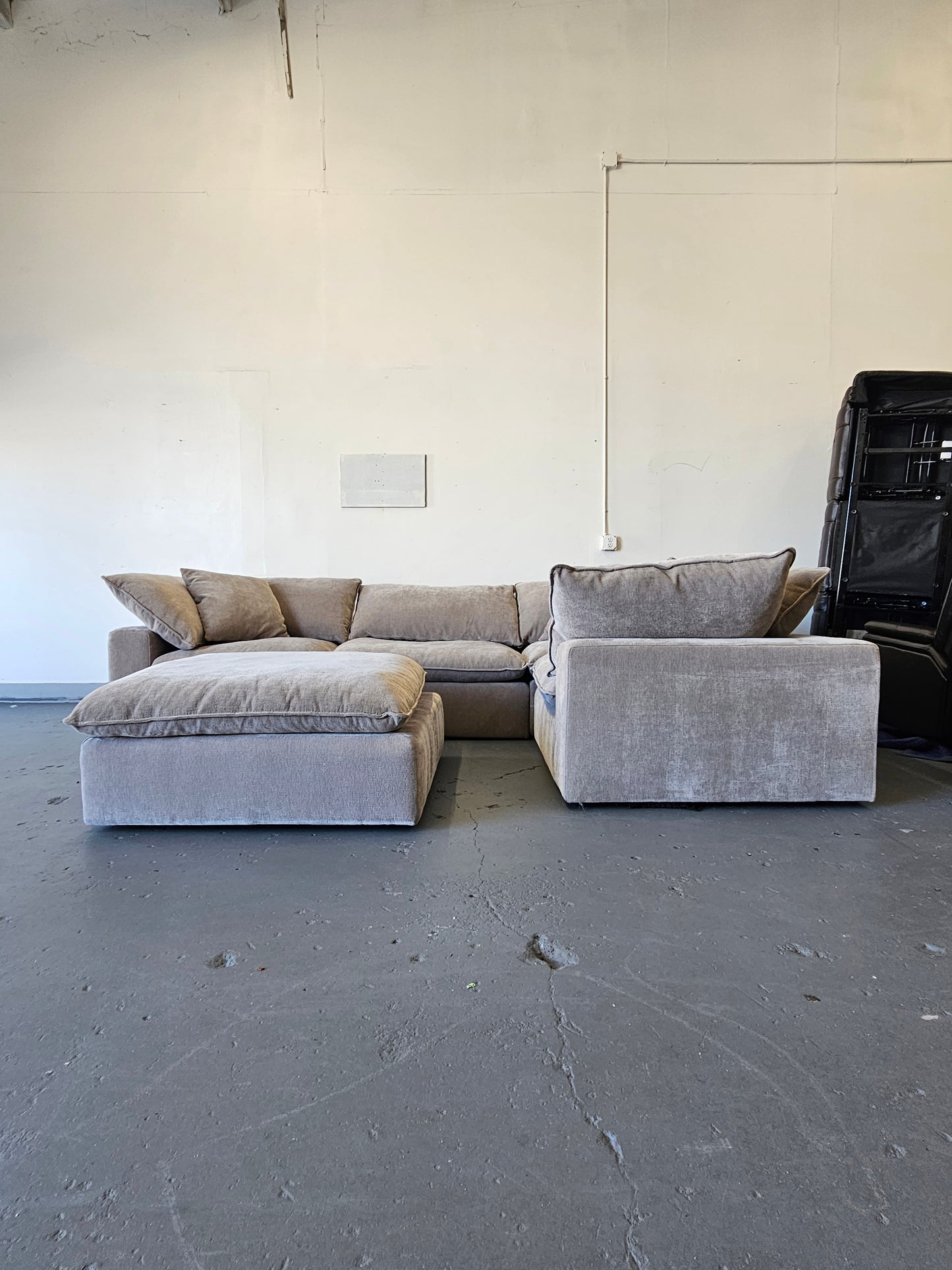 Sereen 6 piece Fabric Sectional