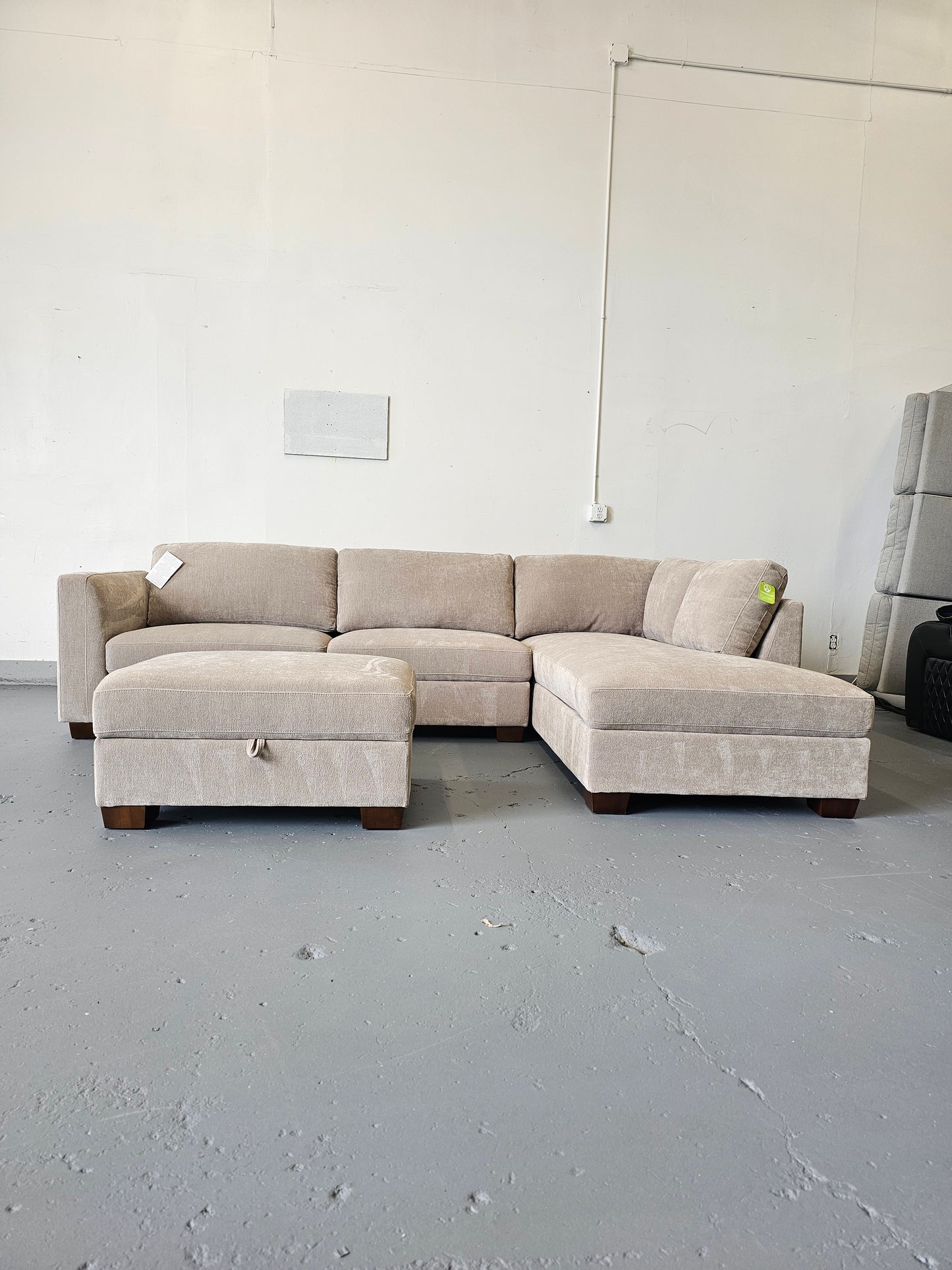 Walsen Sectional with Storage Ottoman