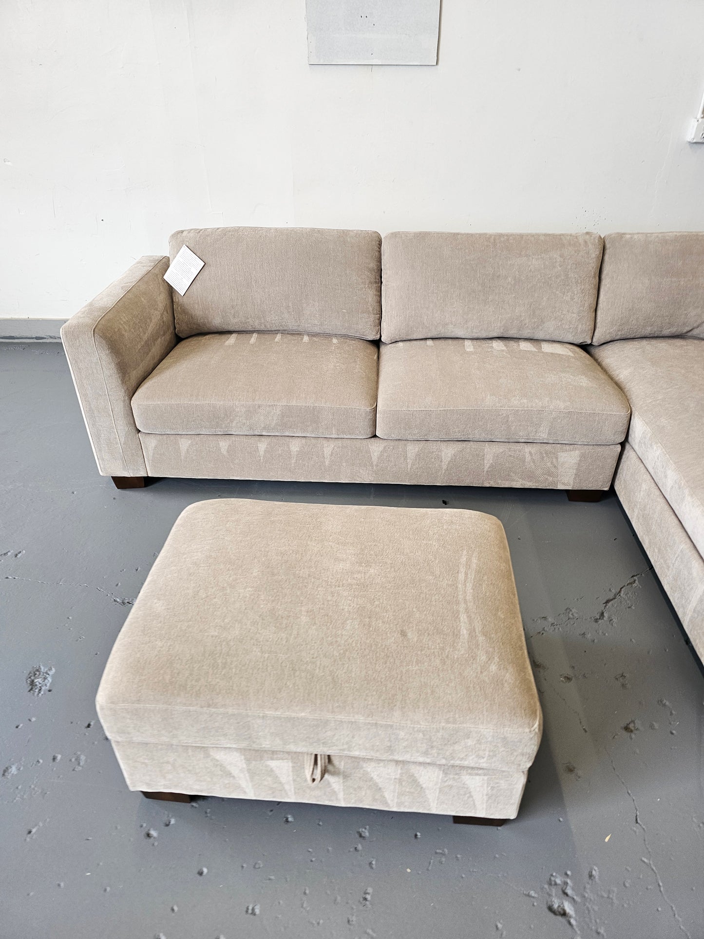 Walsen Sectional with Storage Ottoman
