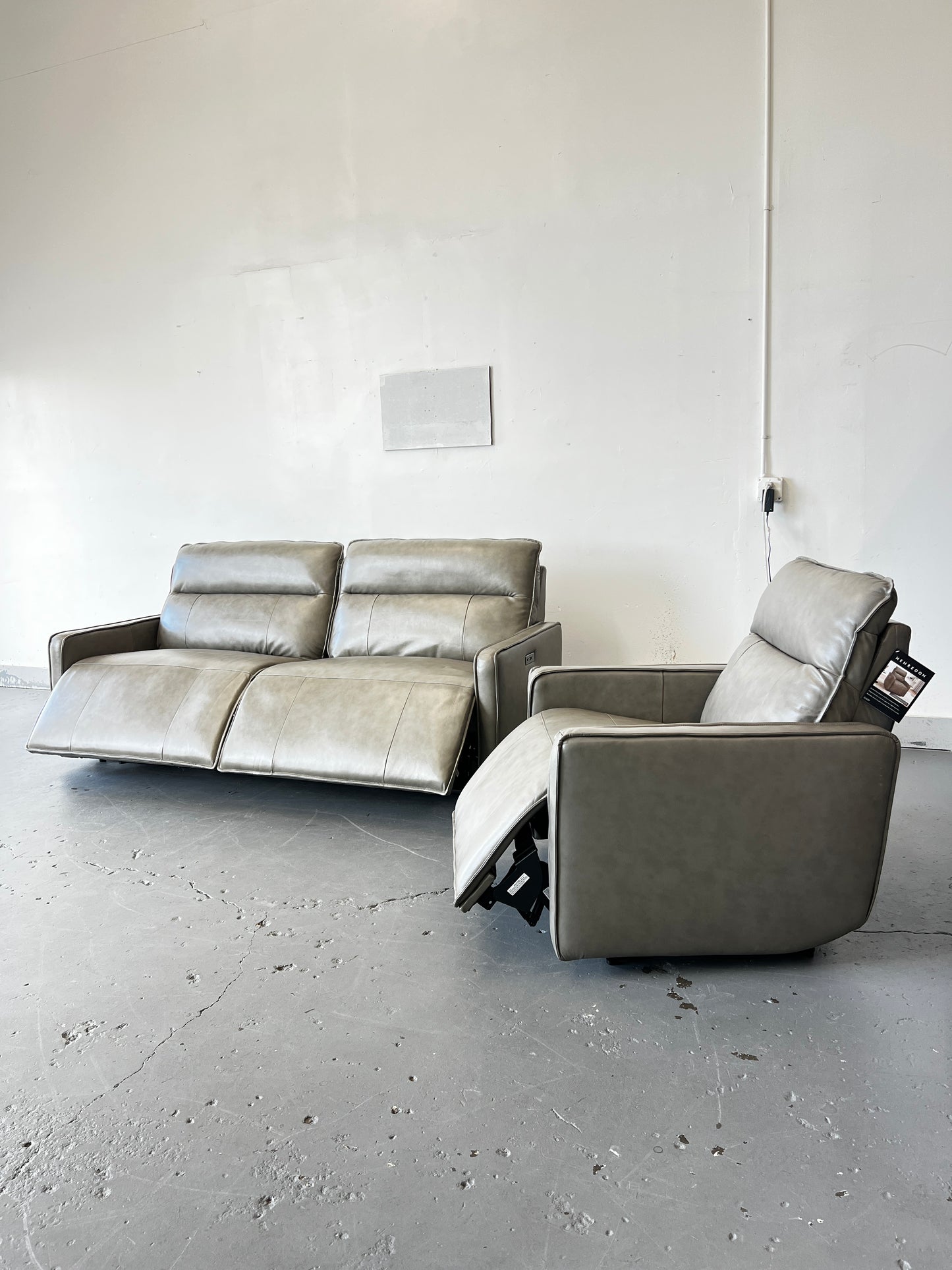 Henredon Leather Zero Gravity Reclining Set