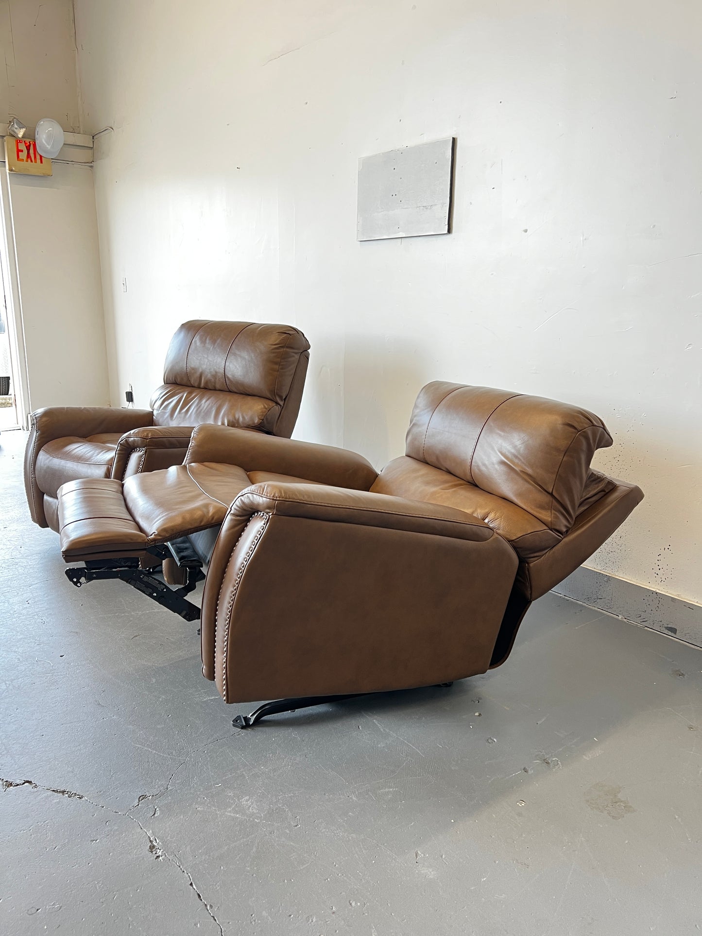 Power Rocker reclining chair with power headrest