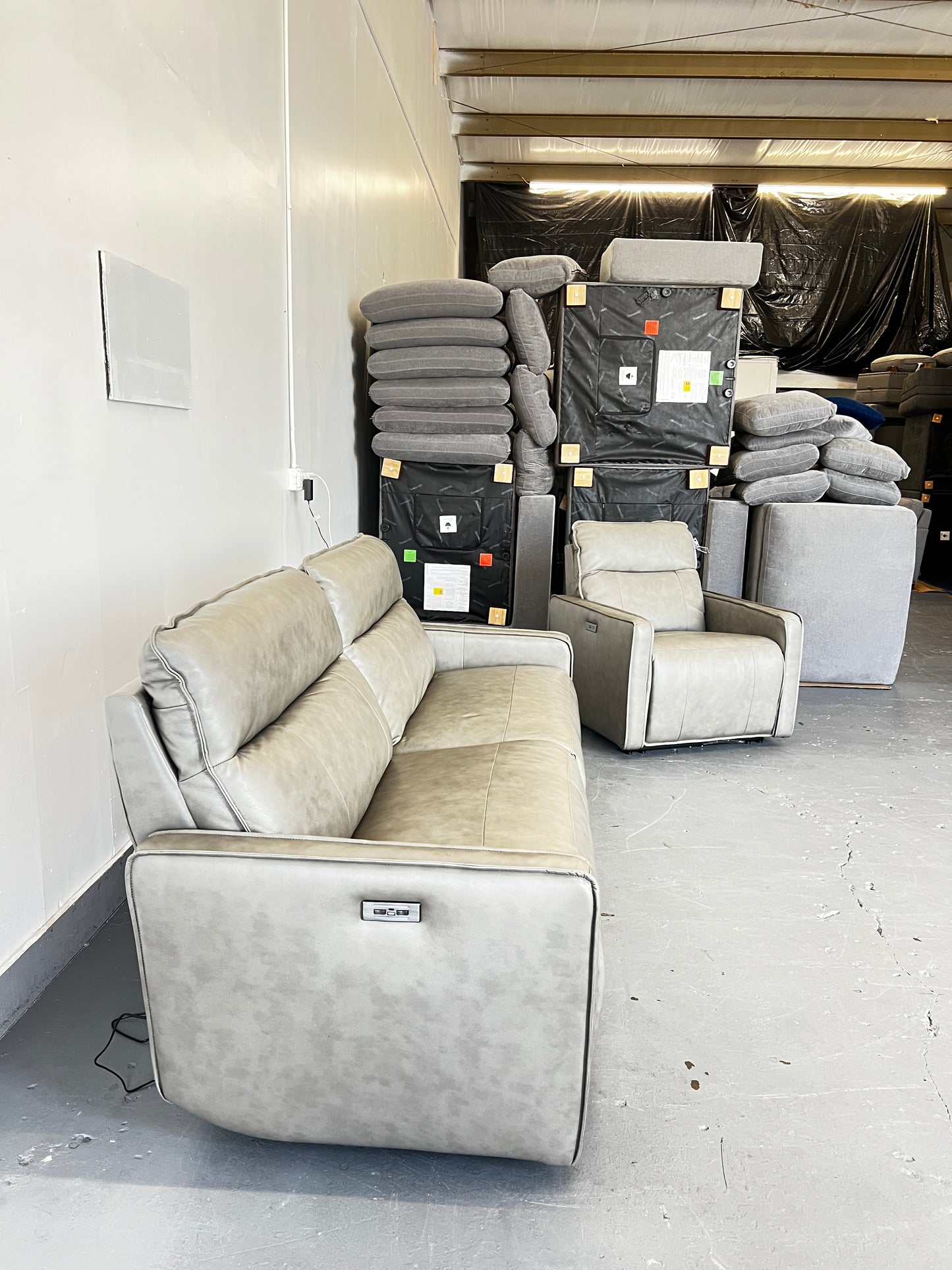 Henredon Leather Zero Gravity Reclining Set