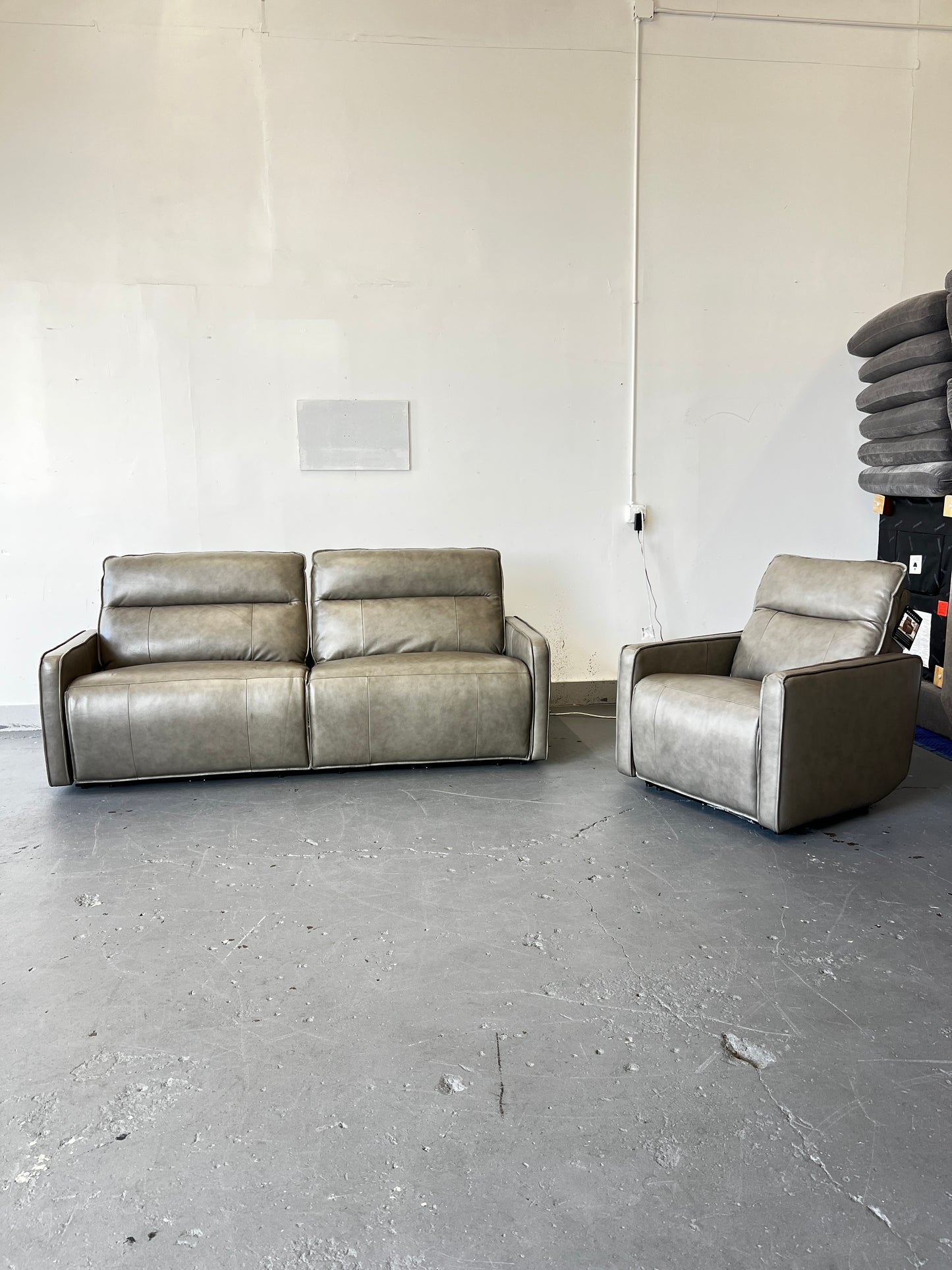Henredon Leather Zero Gravity Reclining Set