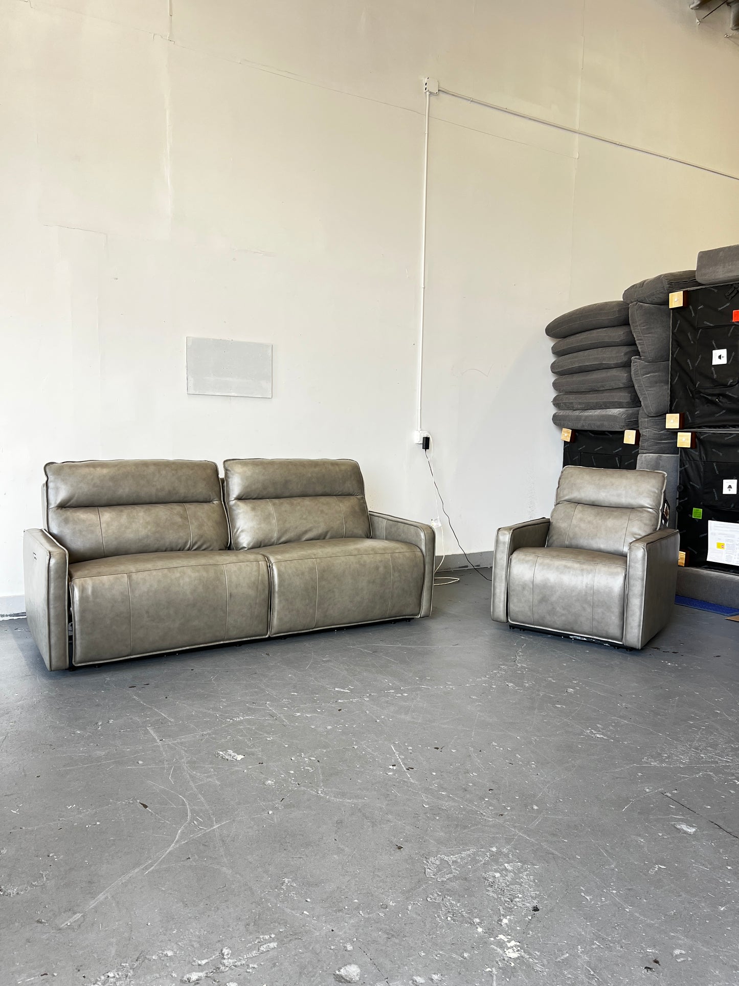 Henredon Leather Zero Gravity Reclining Set