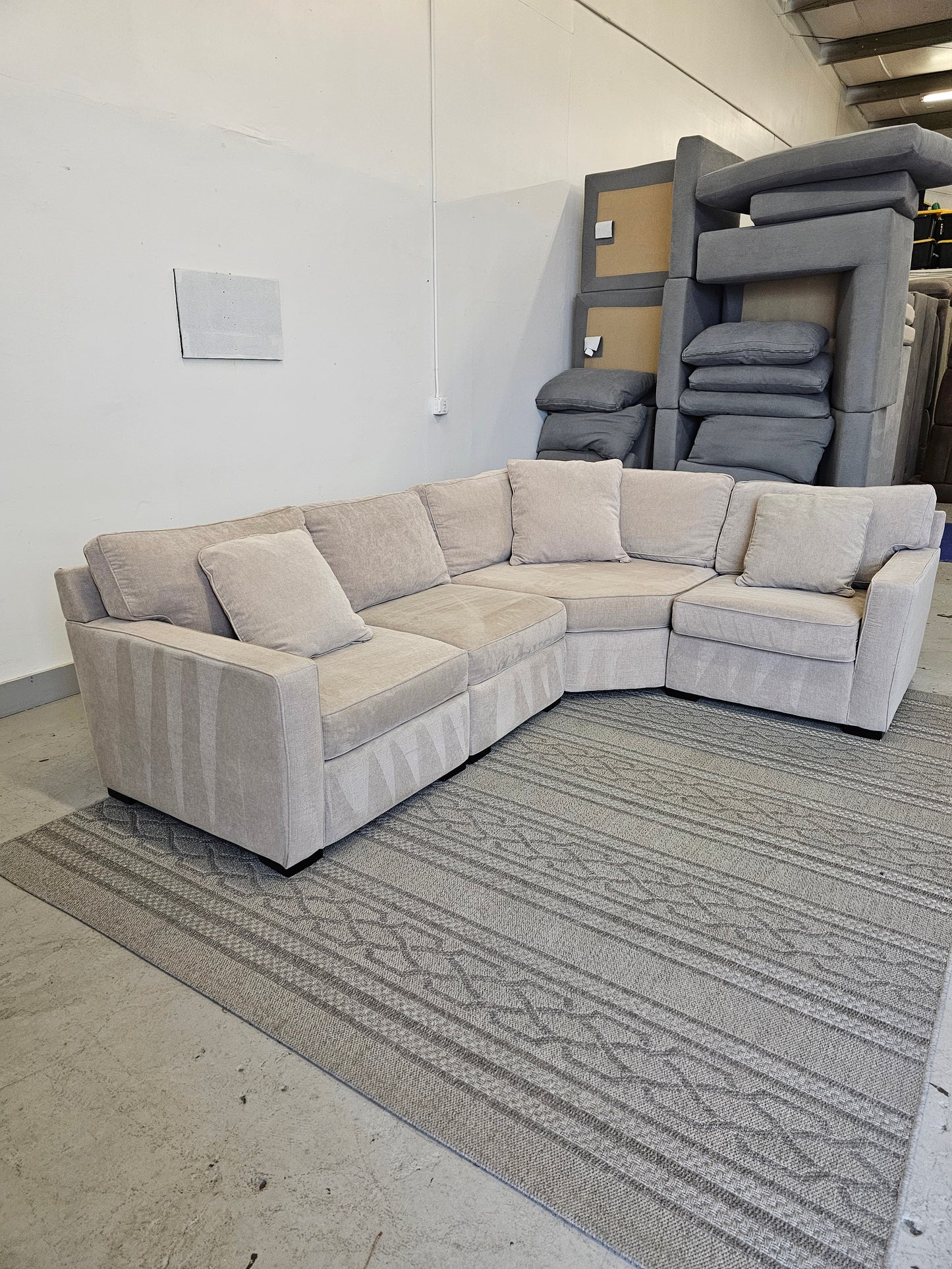 Sectional Couch Reversible ( Refurbished )