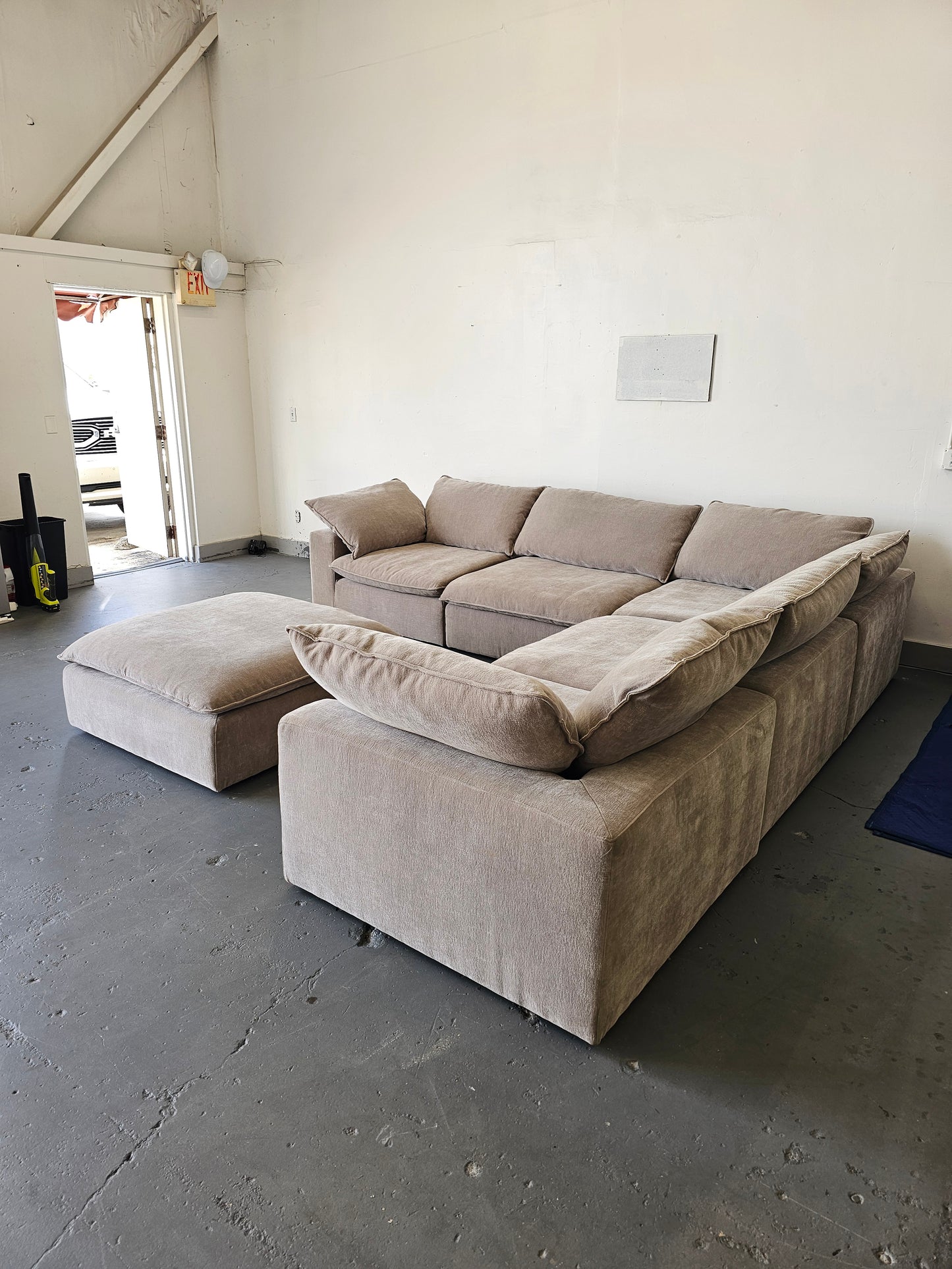 Sereen fabric sectional