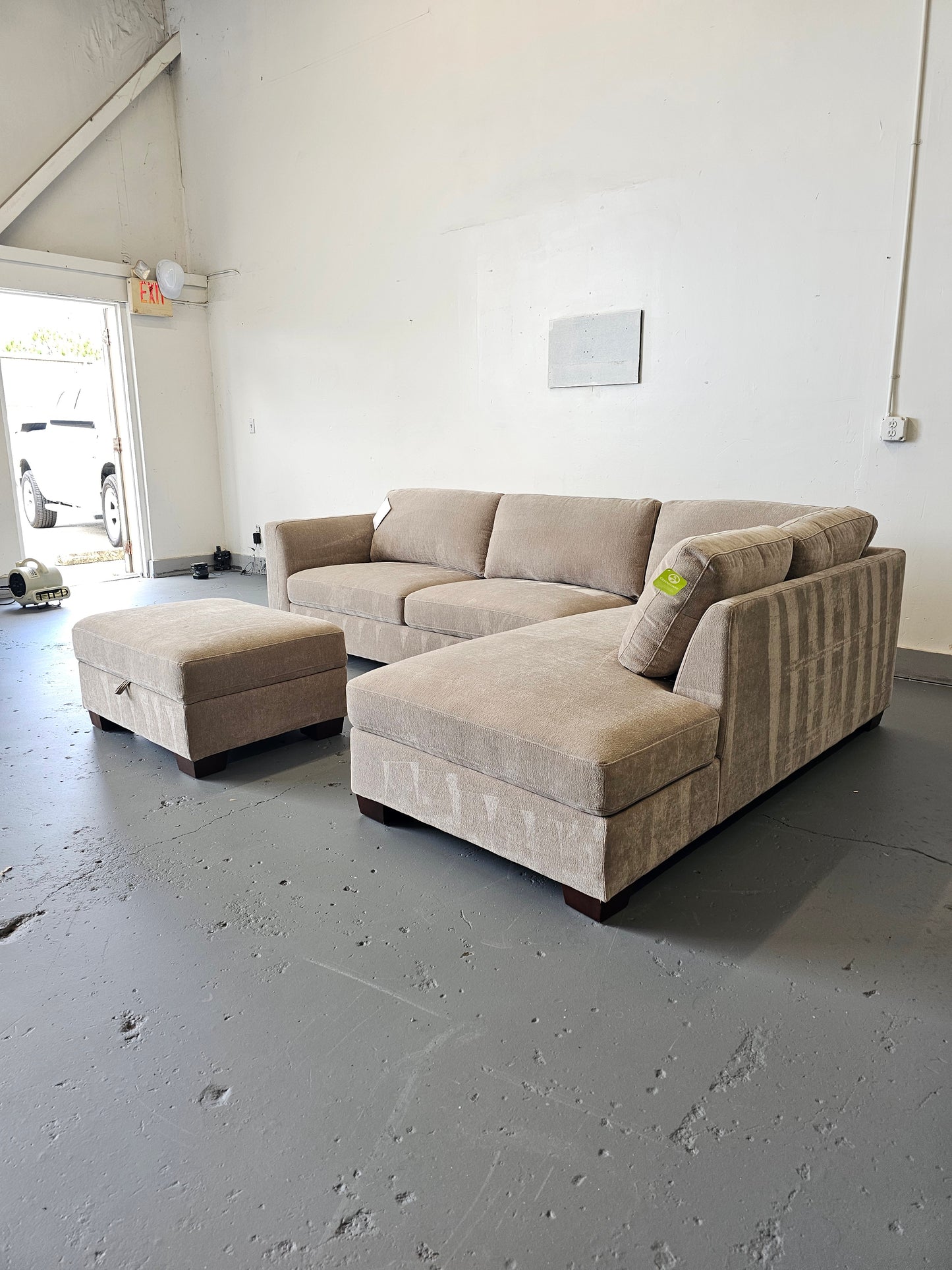 Walsen Sectional with Storage Ottoman
