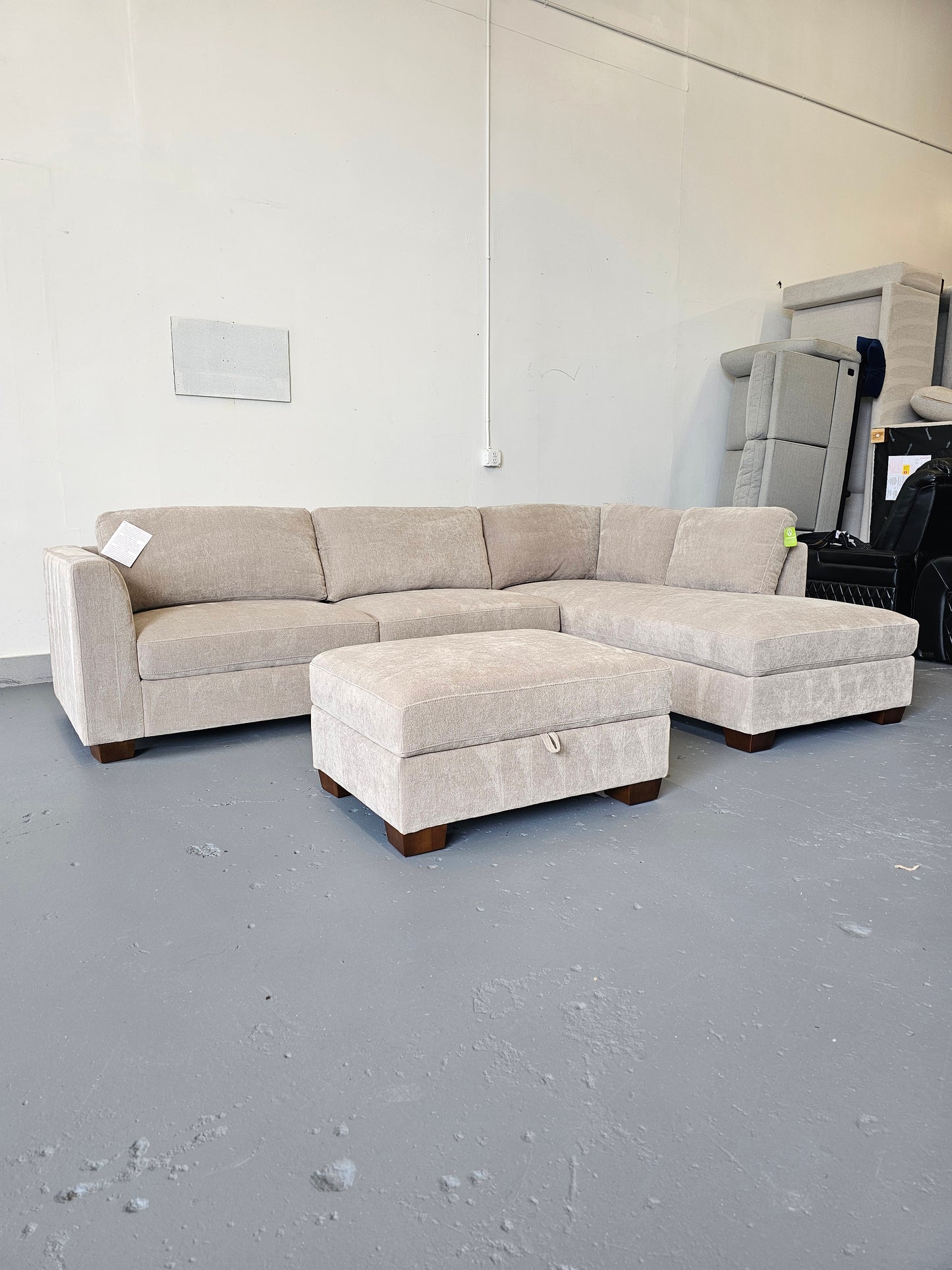 Walsen Sectional with Storage Ottoman