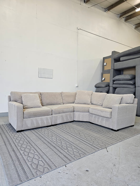 Sectional Couch Reversible ( Refurbished )