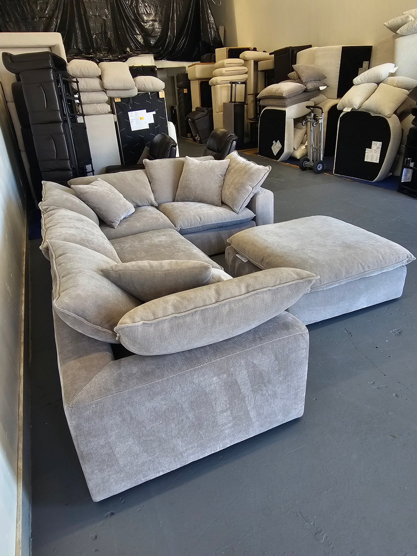 Sereen 6 piece Fabric Sectional